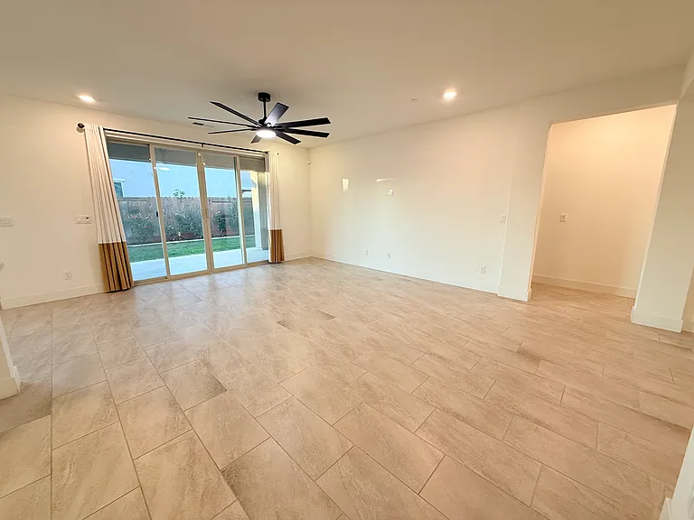 12920 Knightsbrook Ave — Photo 6