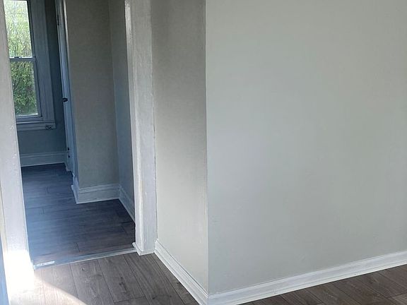 2nd image of 79 Garfield Ave APT 1R