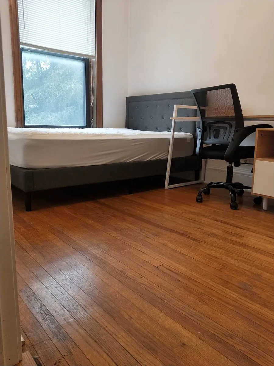 Building Photo - 1415 E 52nd St #3