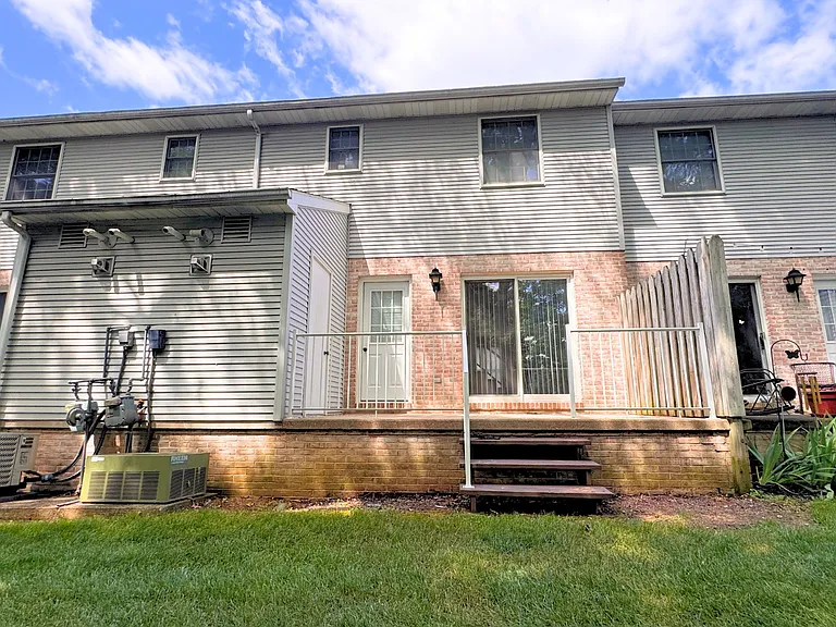 124 South Court St — Photo 17