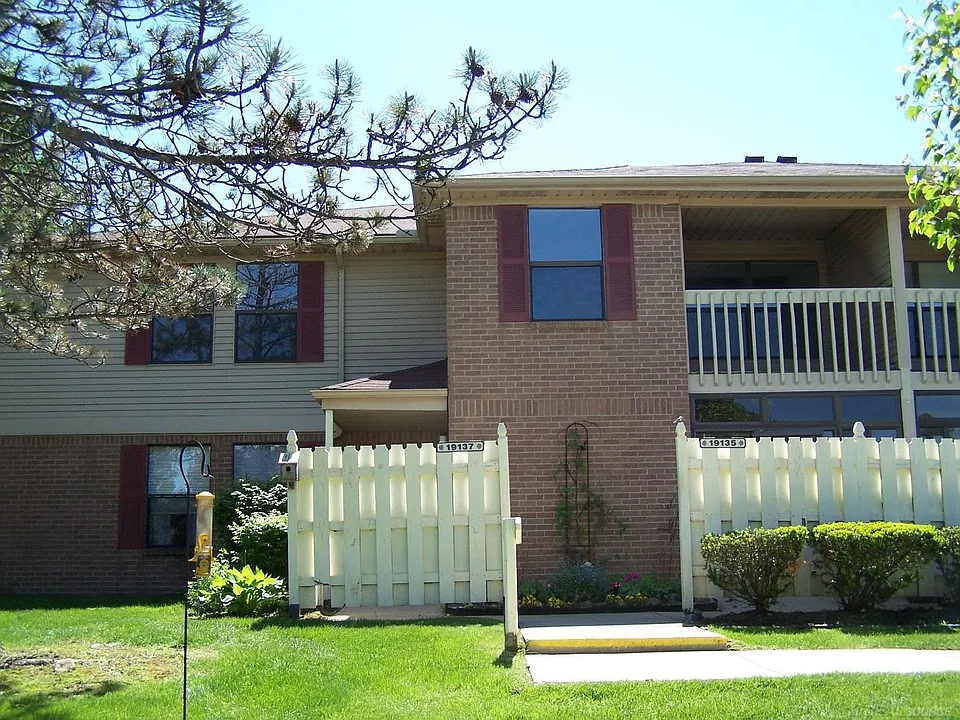 19137 Surrey Ln