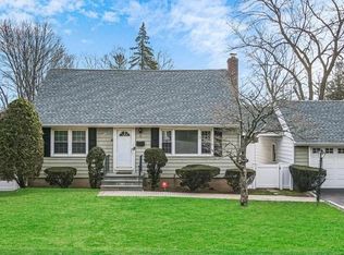 2 Wheatley Ave, Huntington Station, NY 11746