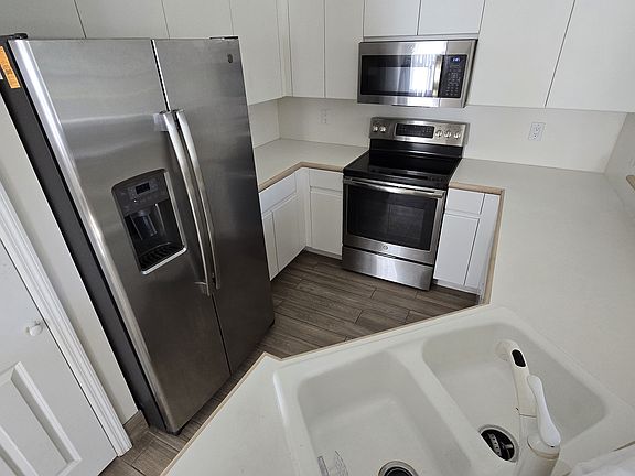 4th image of 756 Sand Creek Cir