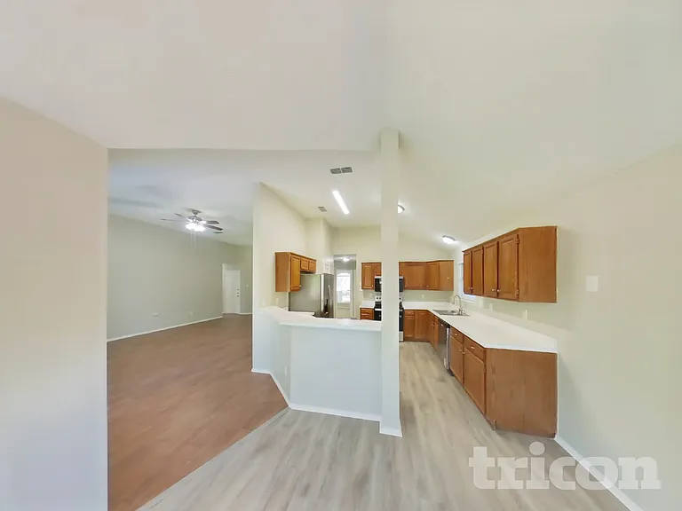 2520 Clovermeadow Dr — Photo 5