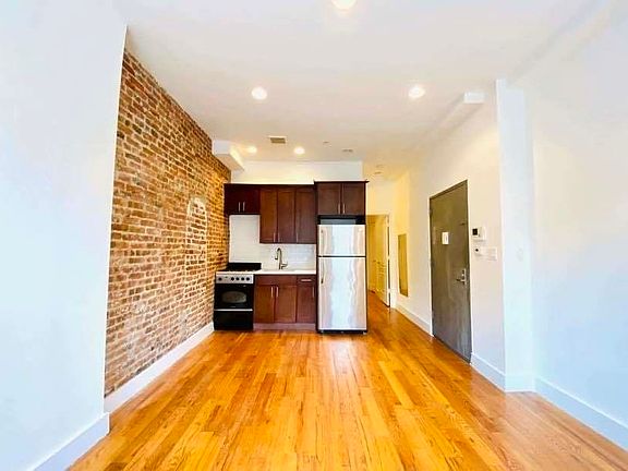 2nd image of 229 Bainbridge St #1Z