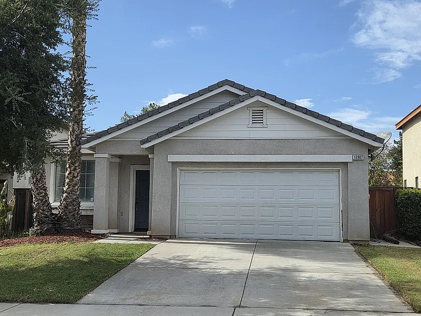 3 bed, 1923 sqft, $2,950 — Photo 1
