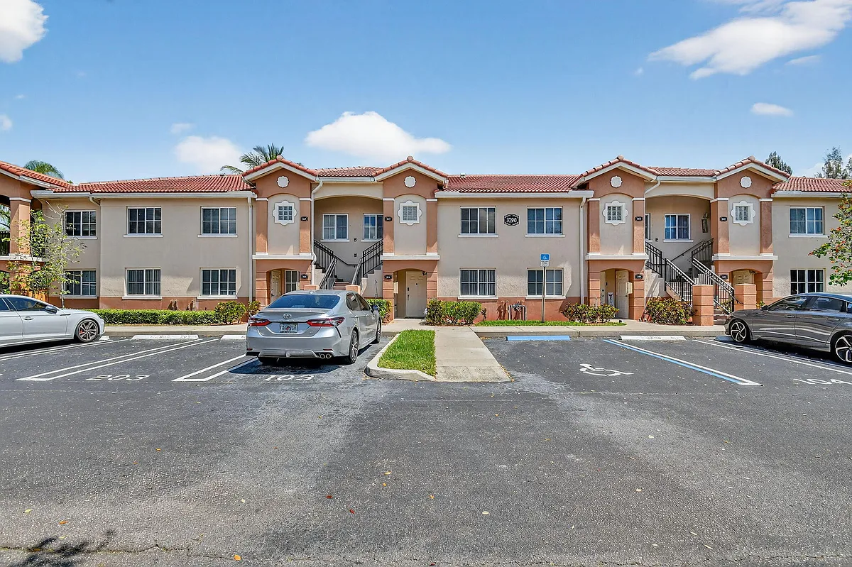 Building Photo - 3790 N Jog Rd #203