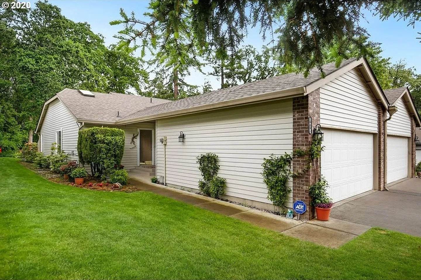 2 Bed 2 Bath Summerwood Village Condo! Move In Special! — Photo 2