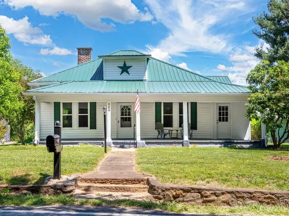 884 N Canton Rd, Canton, NC 28716