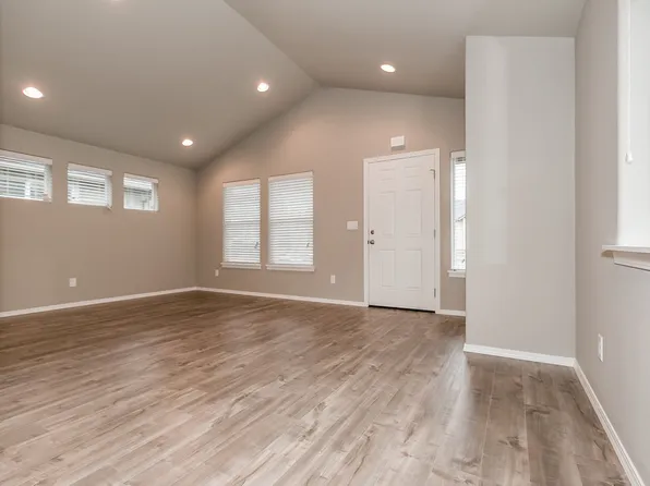 975 N Pacific Hwy #99, Cottage Grove, OR 97424