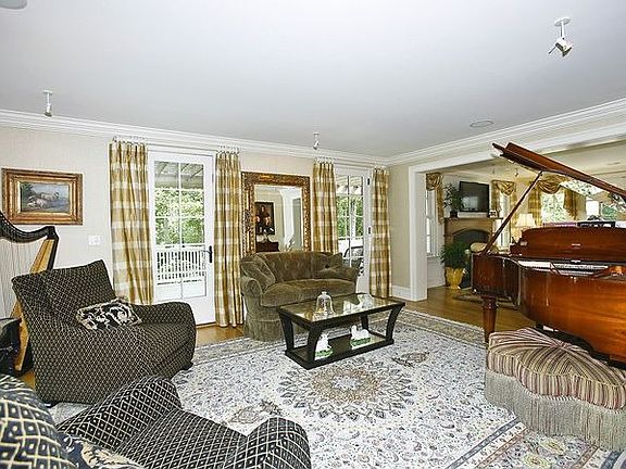 4th image of 540 Innsbruck Ave