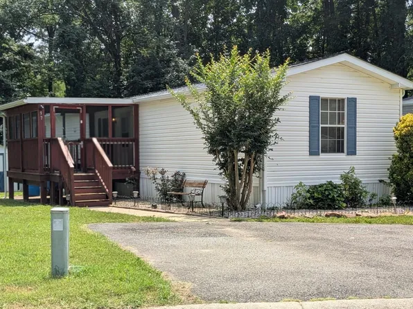 97 N Dragon Dr, Bear, DE 19701