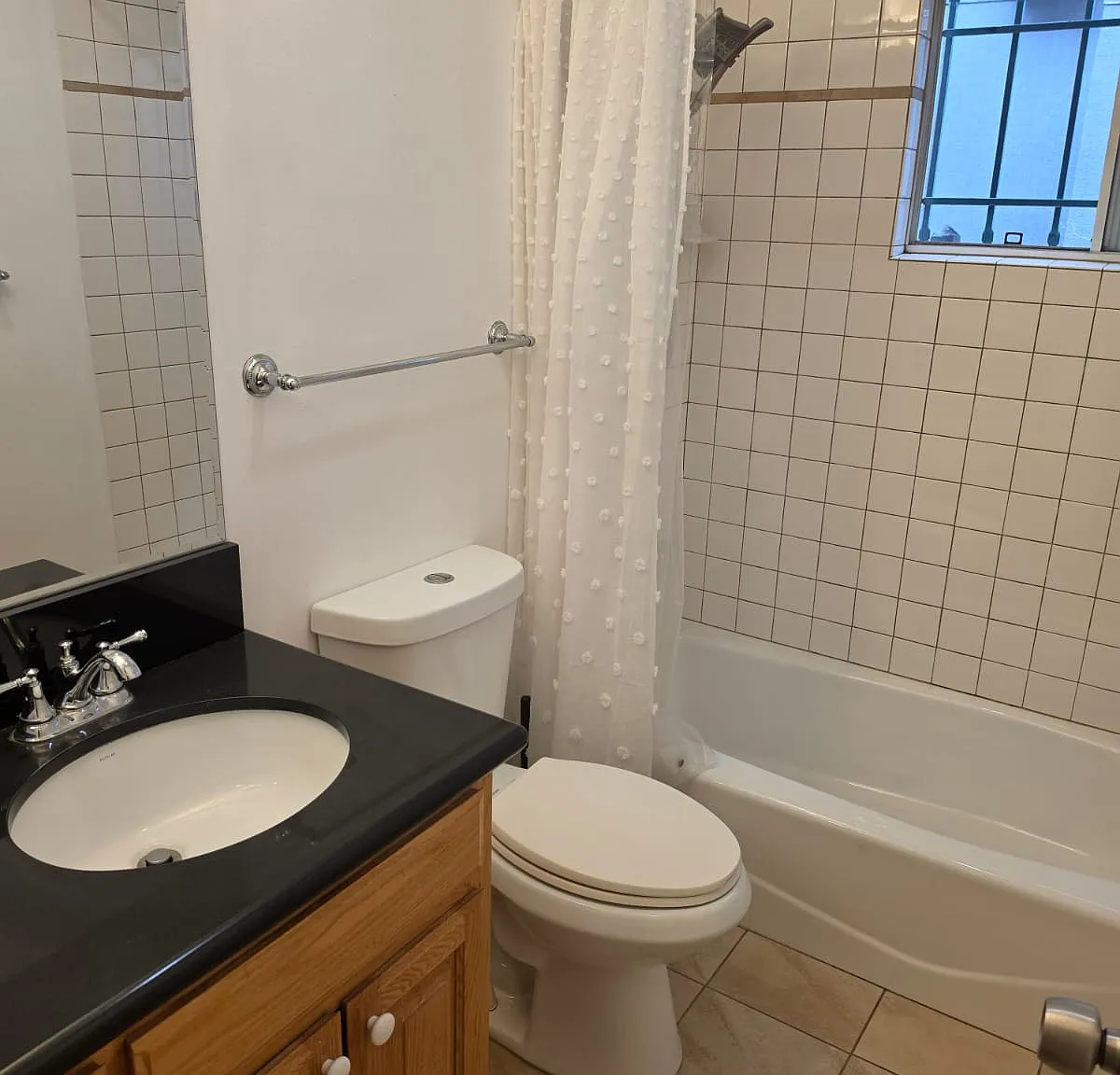 1 bed, 700 sqft, $2,300 — Photo 1