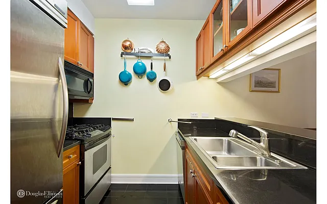 Rented by Douglas Elliman | media 13