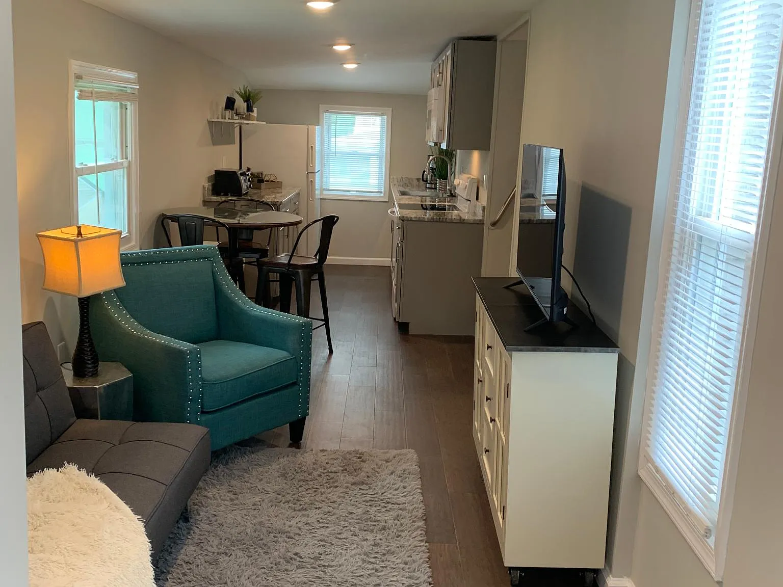 2 bed, 600 sqft, $1,695 — Photo 3