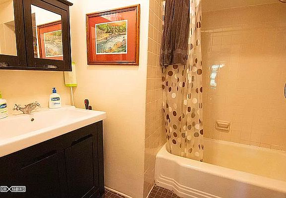 5th image of 305 W 90th St APT 1B