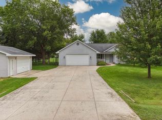 508 Riverview Dr, Fremont, WI 54940