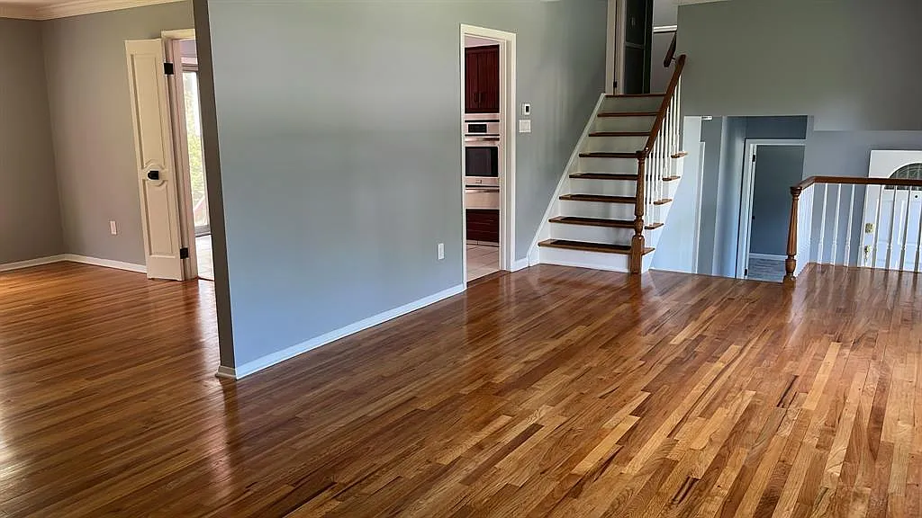 5 bed, 2430 sqft, $5,500 — Photo 2