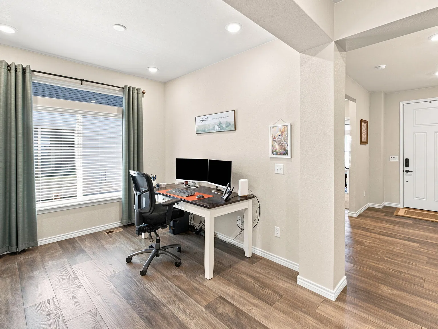 3 bed, 4176 sqft, $2,800 — Photo 3