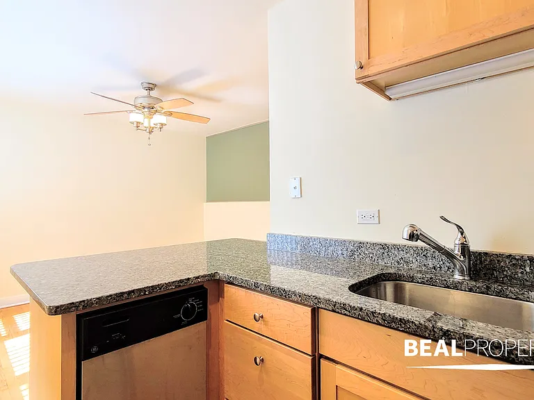 625 W Wrightwood — Photo 15