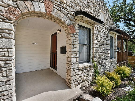3rd image of 1008 Milam Pl