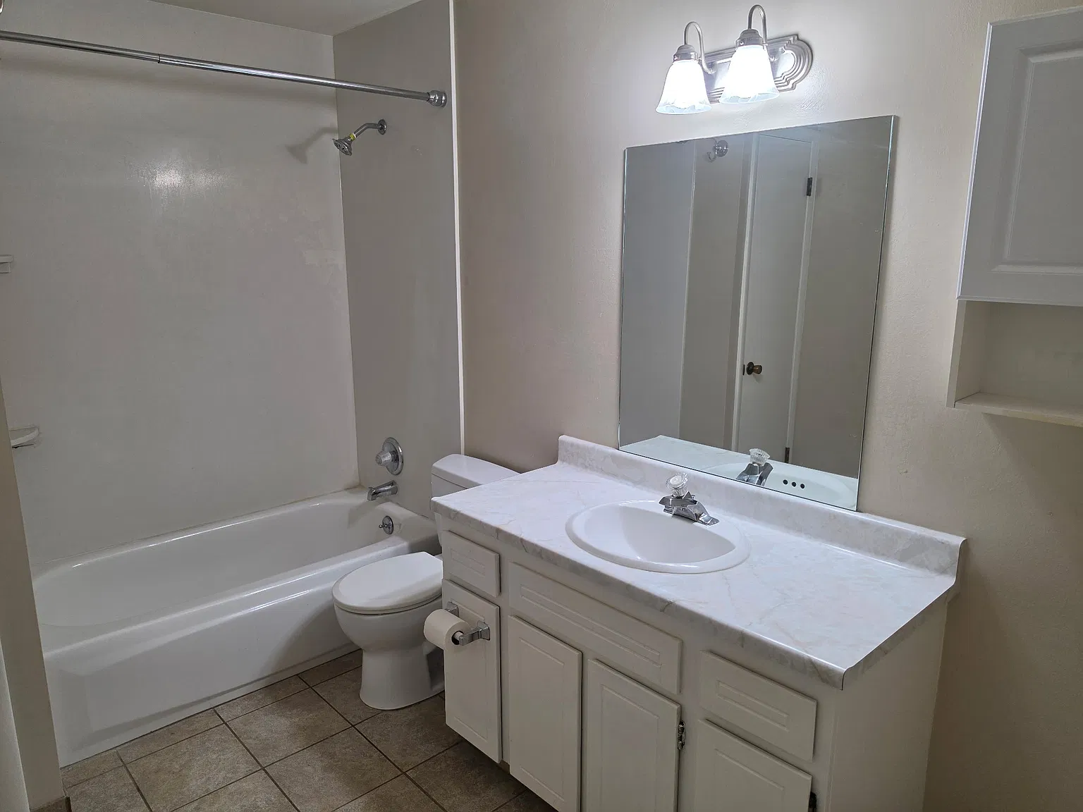 3 bed, 1929 sqft, $2,495 — Photo 2