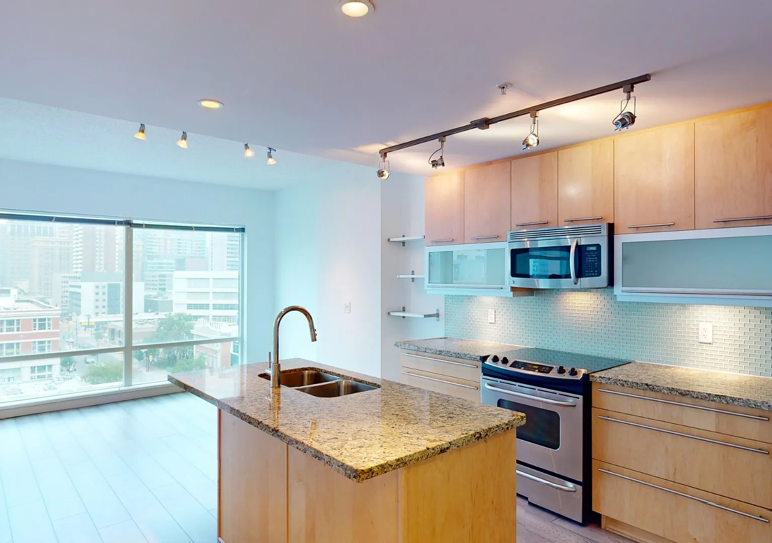 802 13 Ave SW — Photo 1