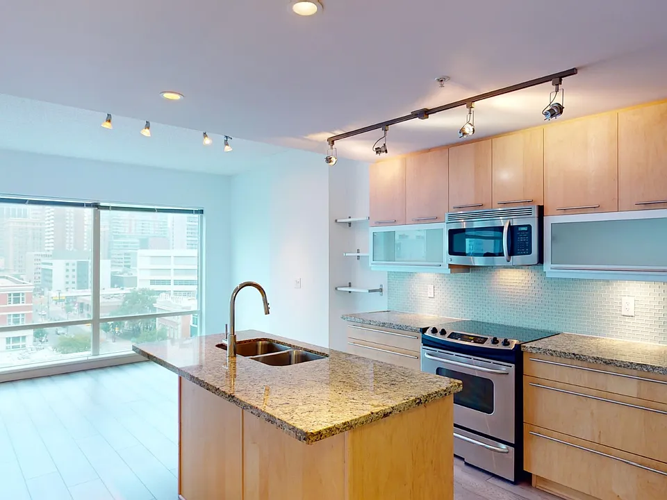 802 13th Ave SW