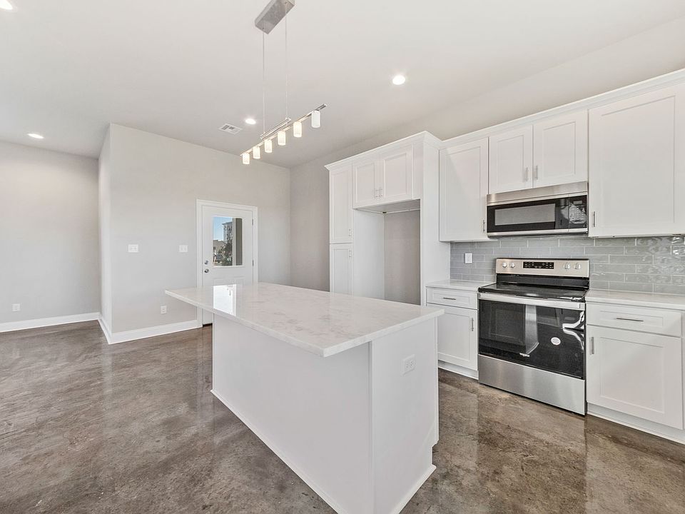1st image of 105 Firethorn Dr
