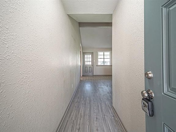 3rd image of 407 Stratmore Dr