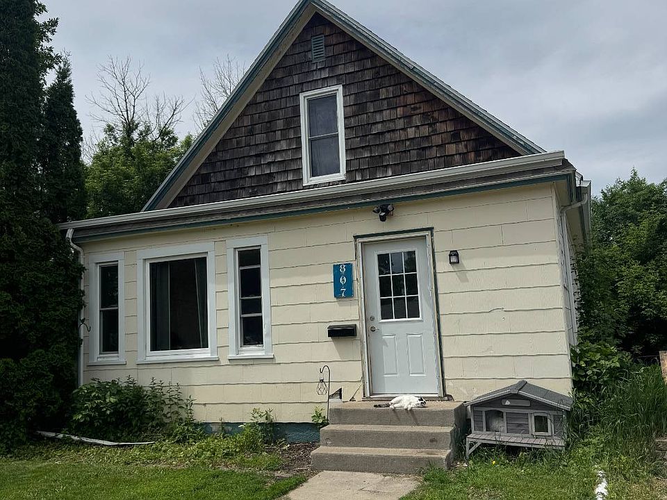 1st image of 807 4th Ave NE