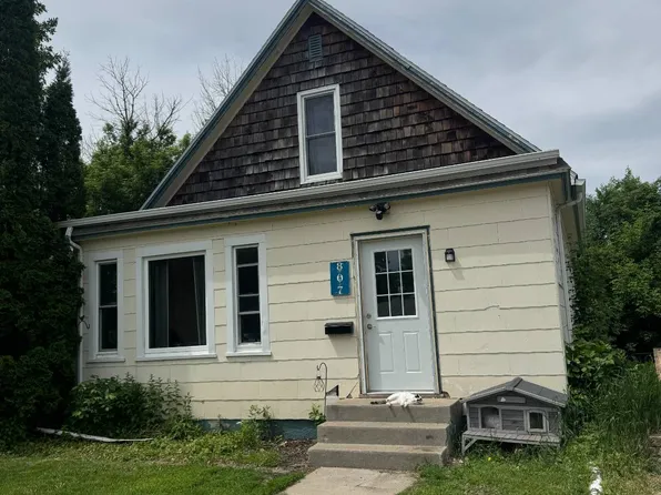 807 4th Ave NE, Devils Lake, ND 58301