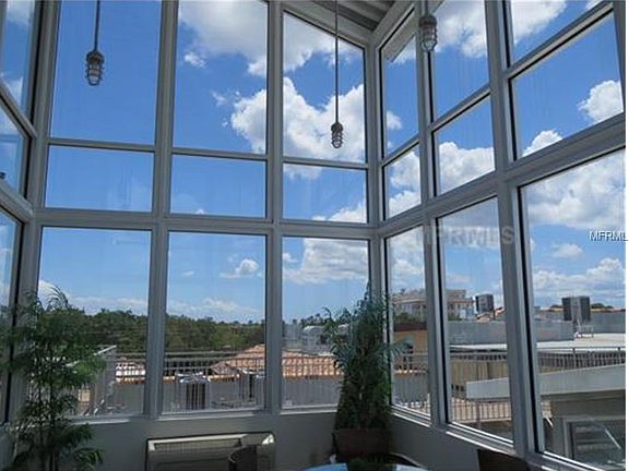 3rd image of 1501 W Horatio St APT 106