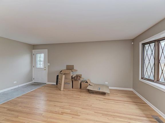 3rd image of 551 N Vista Ave