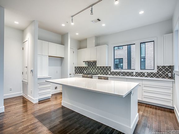 3rd image of 318 W GRAYSON ST #604 #604