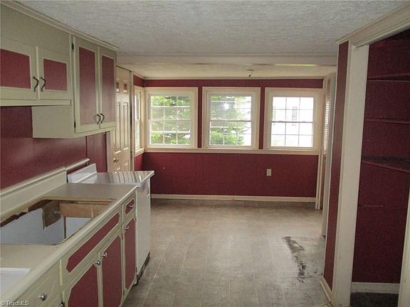 4th image of 710 West Ave