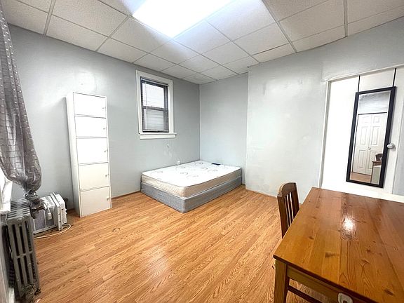3rd image of 802 Pavonia Ave #1