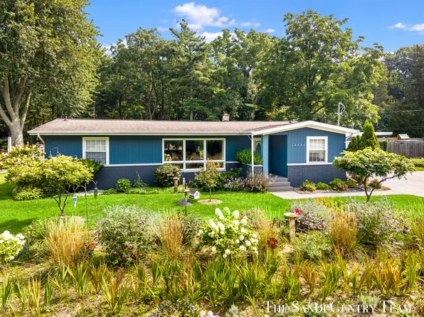 14942 Lakeshore Dr, Grand Haven, MI 49417