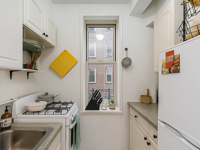 340 E 58th St #3A — Photo 5