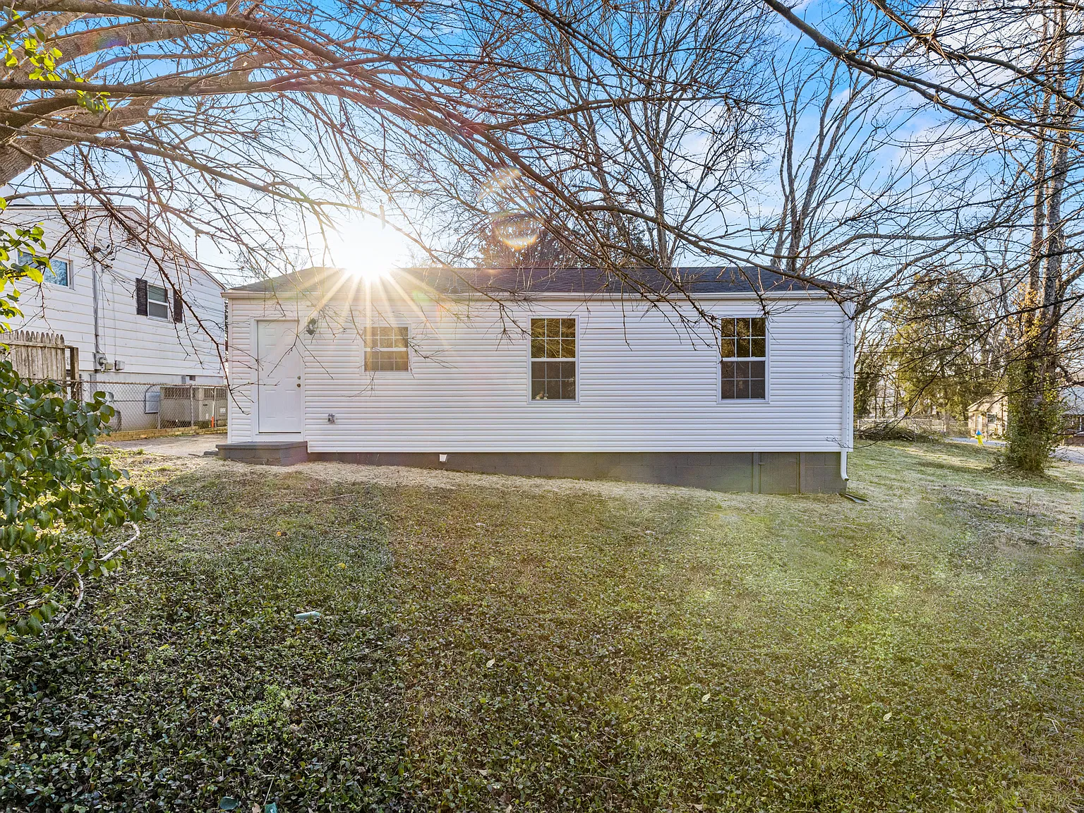 3 bed, 840 sqft, $1,600 — Photo 3