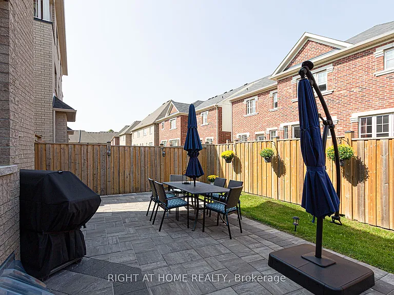 557 Settlers Rd W — Photo 28