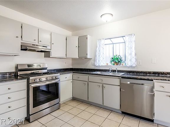 5th image of 808 Dolores Dr