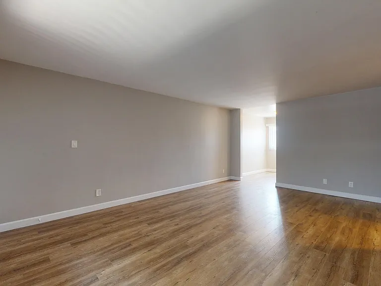The Capri Apartments — Photo 22