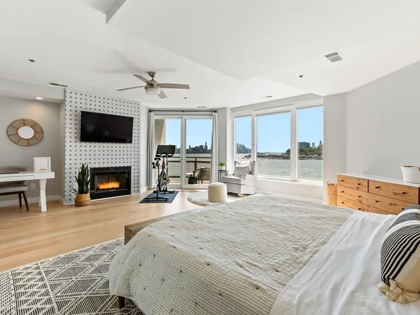 600 Harbor Boulevard image 9 of 21