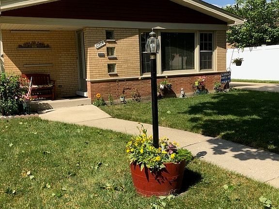 2nd image of 10804 Leclaire Ave