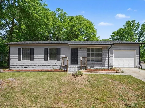 4 Midland Park Ln, Newnan, GA 30263