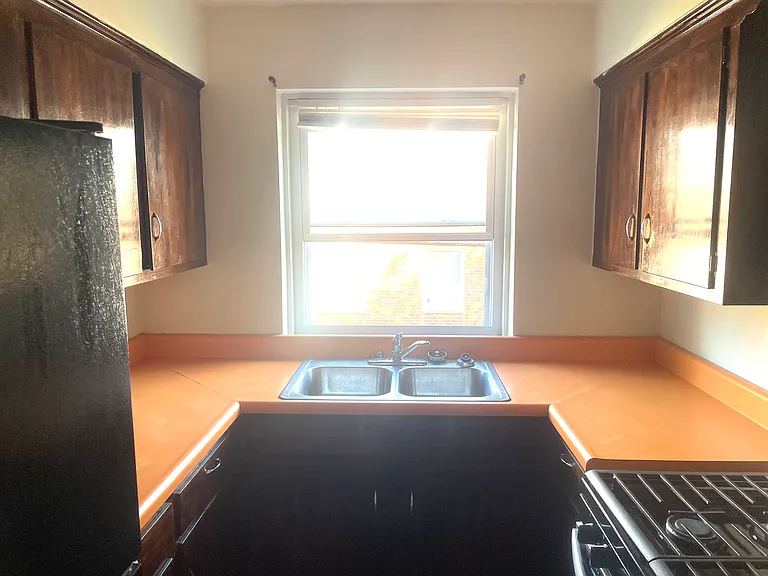 2 bed, 1.0 bath, 850 sqft, $975 — Photo 3