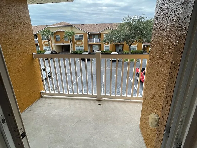 4600 E Moody Blvd #7L — Photo 6