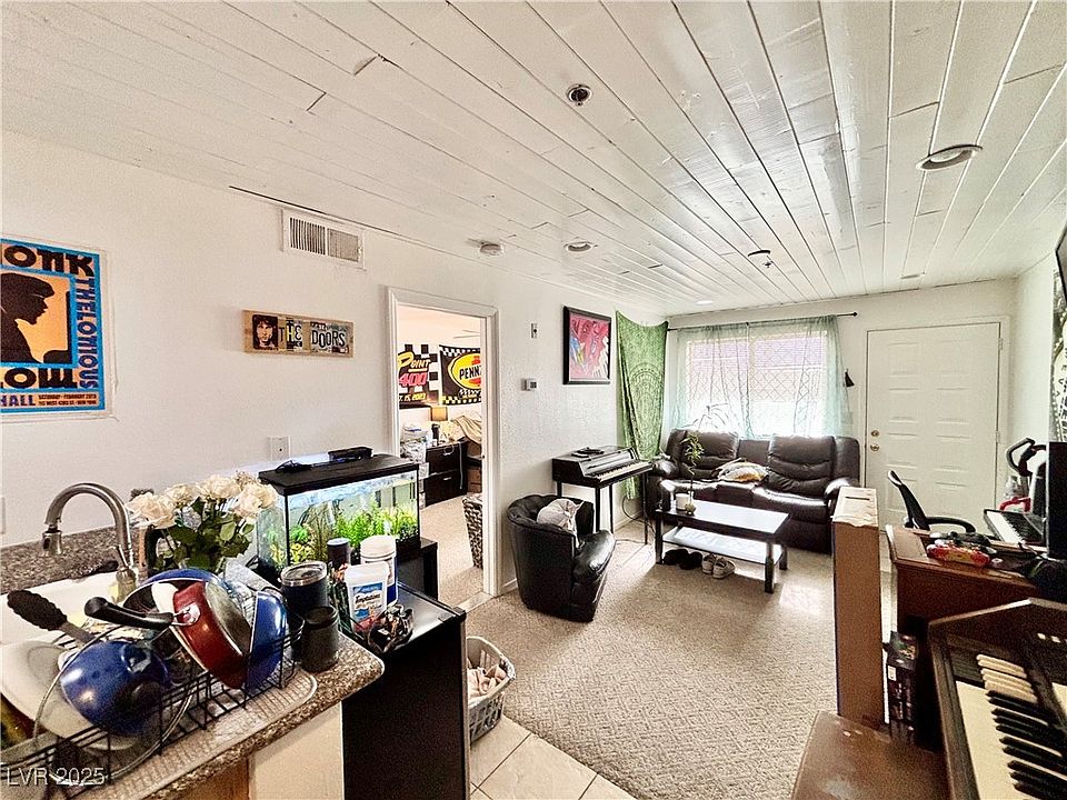 1st image of 1381 E University Ave APT 102