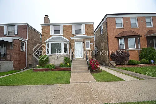 2904 N McVicker Ave Photo 1